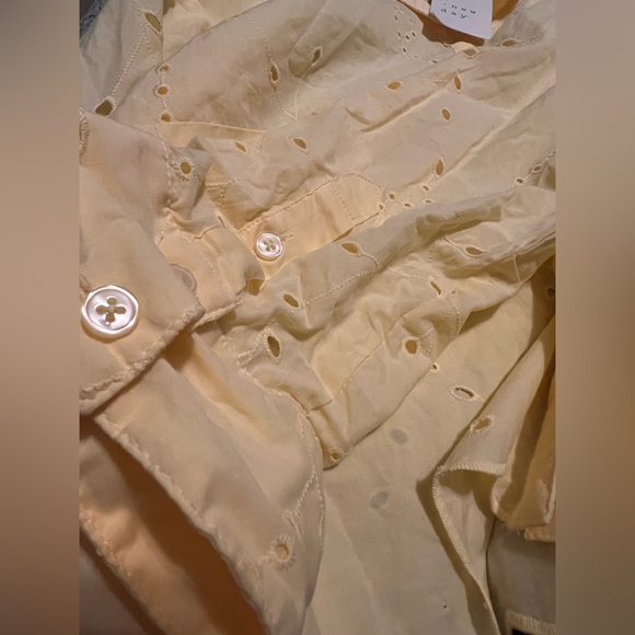 NWT Yellow Cotton Eyelet Button-Up Blouse W/ Scalloped Hem. Size S. - Picture 8 of 9